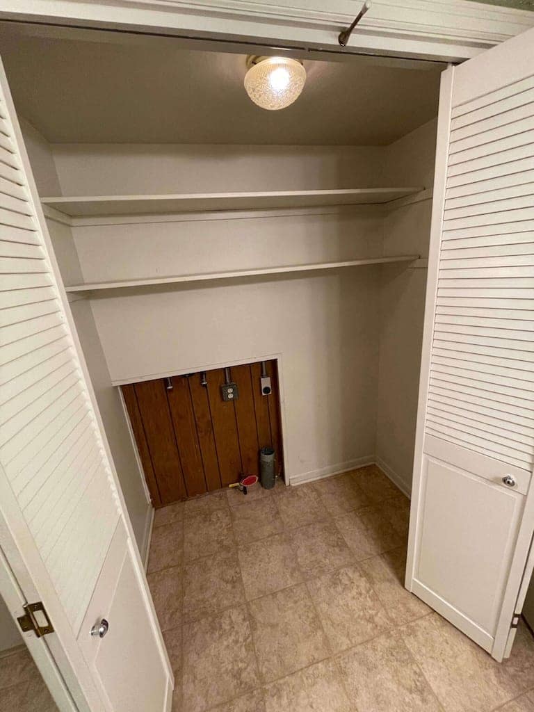 laundry hookups Cambridge Place Apartments